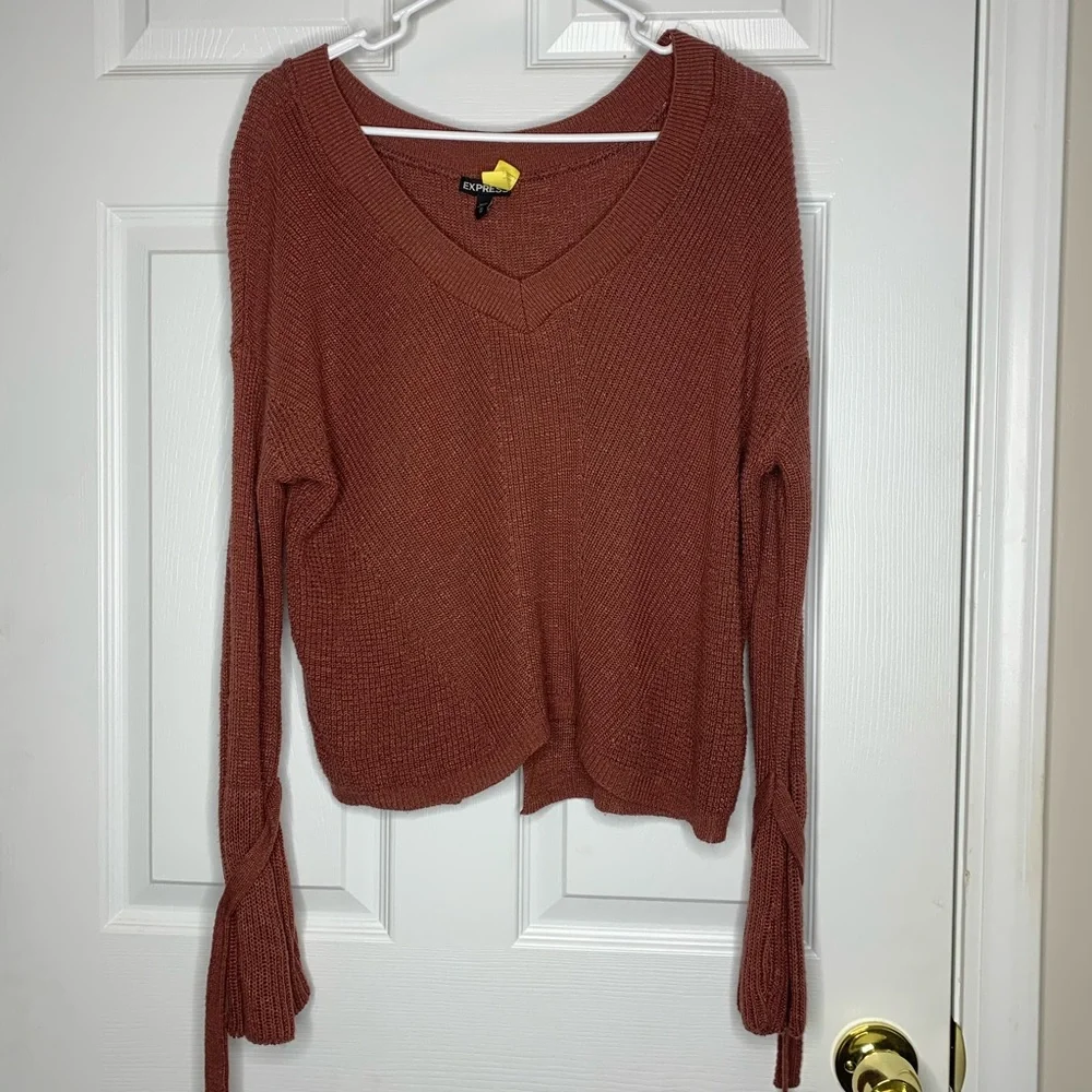 Express v-neck burnt orange sweater - Picture 1 of 6